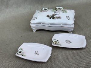 TILSO JAPAN light PINK GOLD TRIM TRINKET BOX WITH pair of small plates