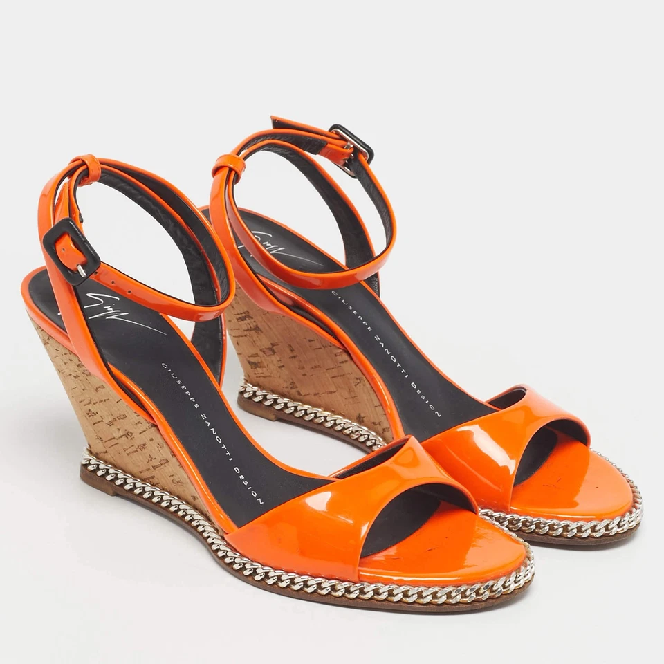Sandalias Giuseppe Zanotti naranja charol cadena corcho cuña correa al tobillo Foto 4 de 4