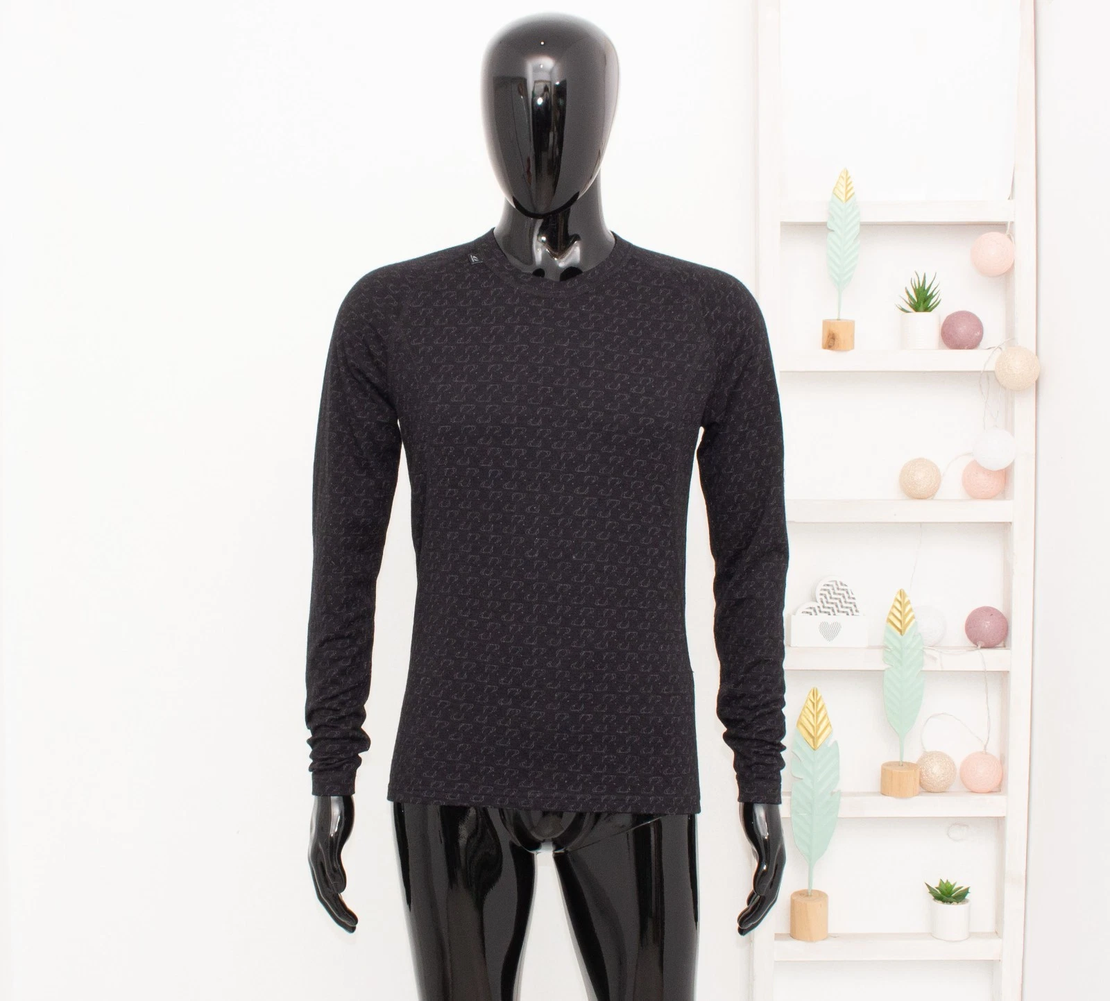 Ulvang 200 Merino Base Layer Top Mens Long Sleeve 80% Wool Thermo Black Skiing M
Opens in a new wind