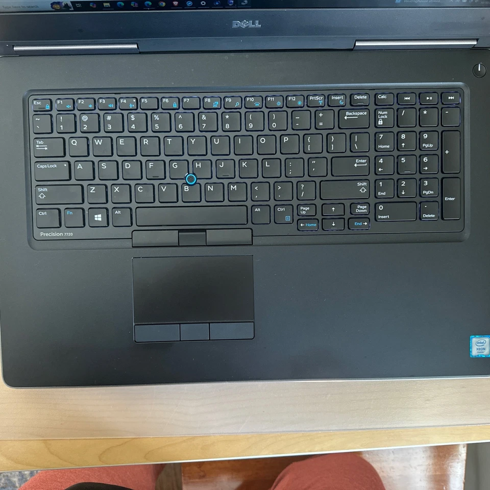 Dell Precision 7720 17” Xeon E3-1505M v6 64GB RAM | Quadro P4000 | 1.5TB SSD/HDD Foto 2 de 4