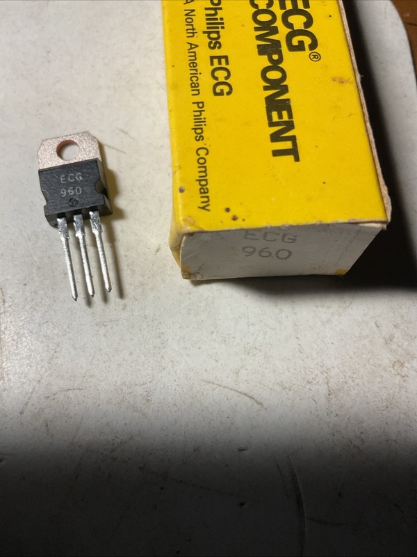 ECG COMPONENT ECG-960 3 TERMINAL POSITIVE VOLTAGE REGULATOR 5 VOLT 1 AMP NIB