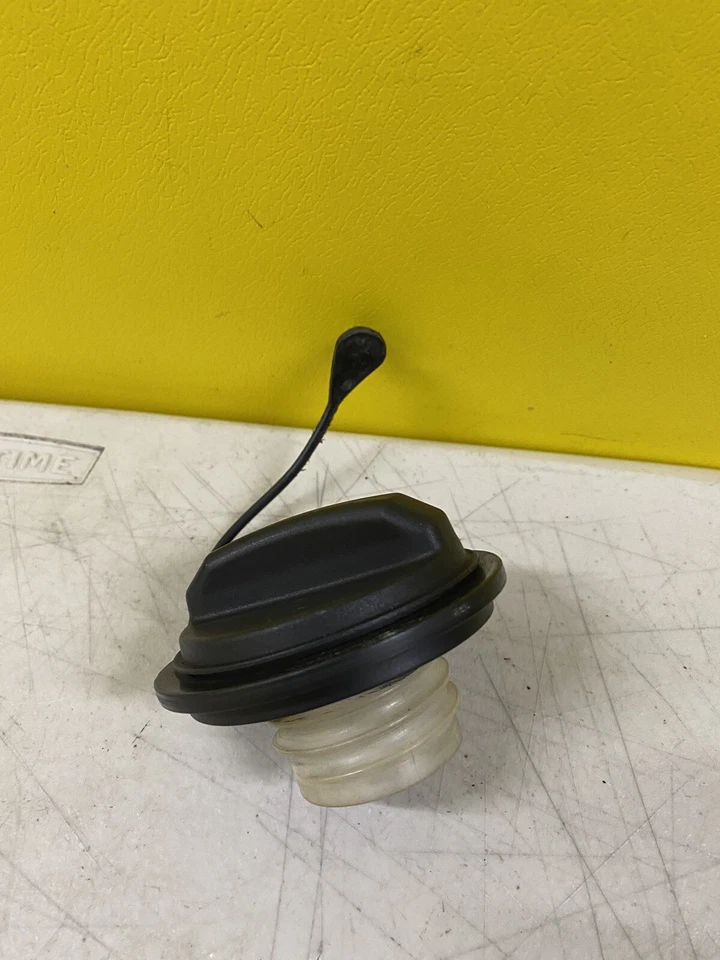 2002-2012 FORD FUSION PETROL / DIESEL FUEL CAP WITH ANTI LOSE CORD STRAP - Image 4 of 4