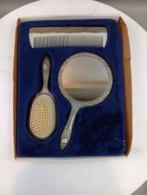 VTG Silver Tone Ornate Floral  Vanity 3 Piece Set Mirror Brush Comb  Regency