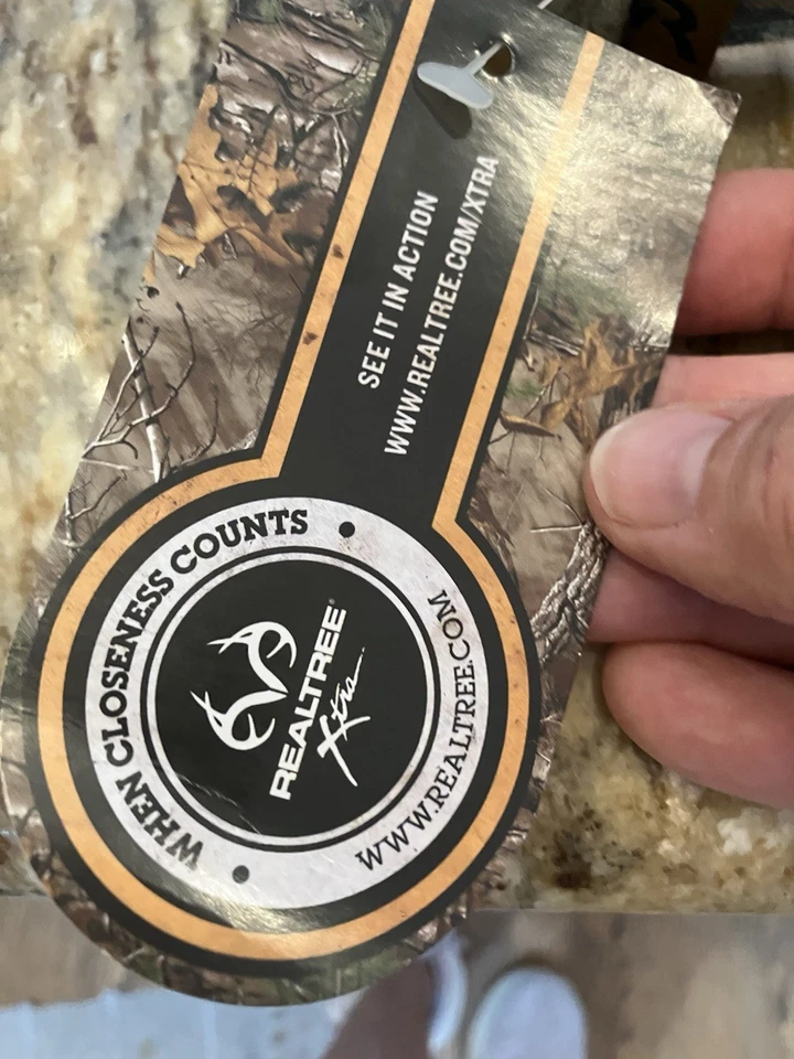 Real tree Brand New With Tags. Visor The Gorge . Richardson. - Image 2 of 3