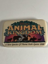 RARE 1997 WALT DISNEY WORLD ANIMAL KINGDOM THEME PARK LOGO PRE OPENING BUTTON