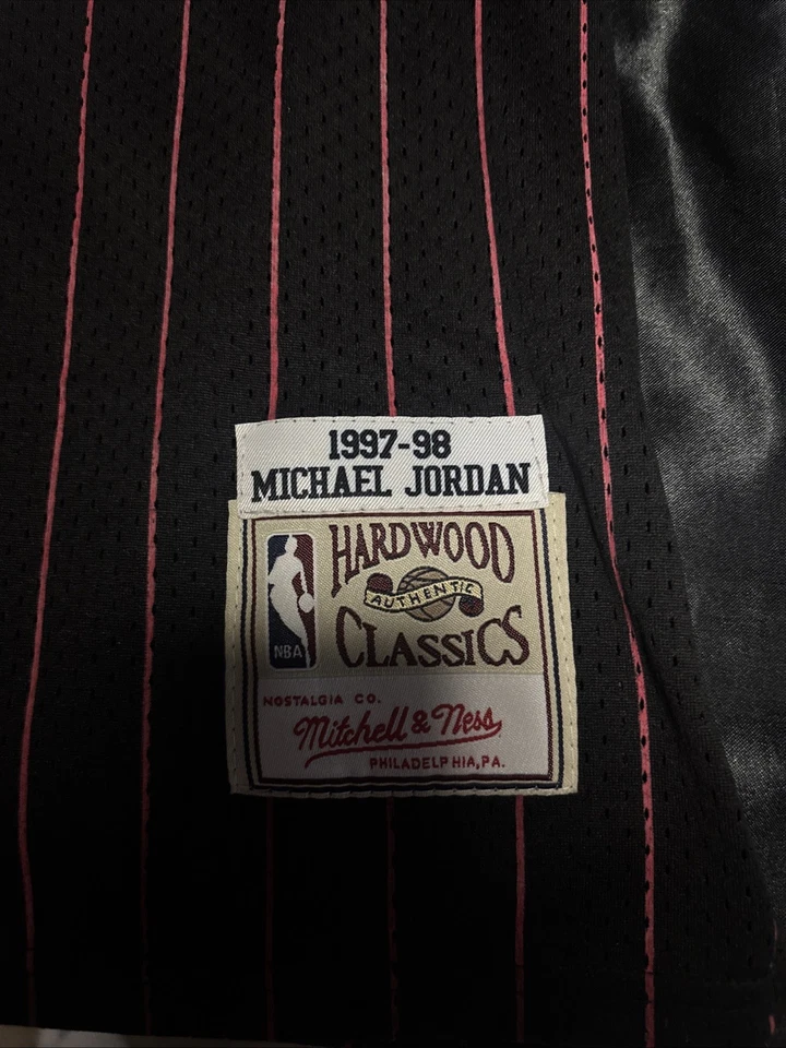 Mitchell & Ness Michael Jordan Jersey 1997-98 Last Dance Bulls Size M Authentic - Image 3 of 4