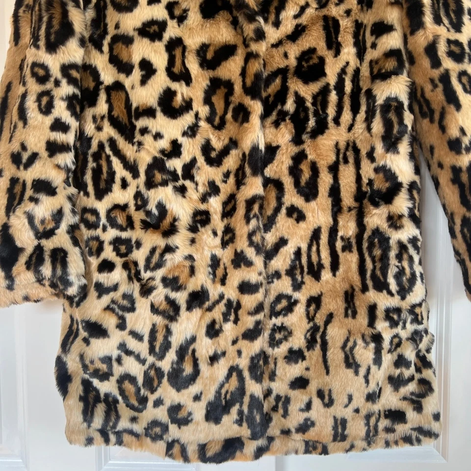 Forever 21 Leopard Print Faux Fur Y2K Cozy Retro Glam Statement Coat Size M - Image 4 of 4