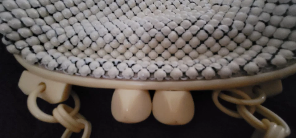 Whiting And Davis 复古 20 世纪 40 年代象牙铝包带赛璐珞框架和手柄 — 第 3/4 张图片