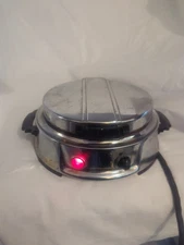 Toastmaster Model 2D2 Waffle Iron Art-deco Chrome Vintage 1940's? 3098