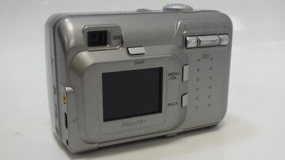 FUJIFILM FInepix A210 3.2 MP Retro Digital Camera - BOXED - Image 3 of 4