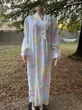 Vintage Evelyn Pearson White Floral Ruffled Robe Medium Lingerie