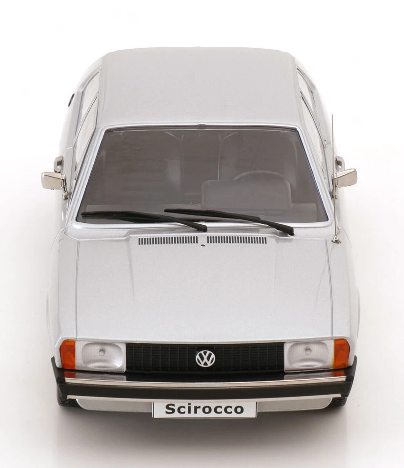 KK Scale 1:18 VOLKSWAGEN SCIROCCO 1 L SILVER 1975 Modelo - KKDC181375 - Imagen 4 de 4