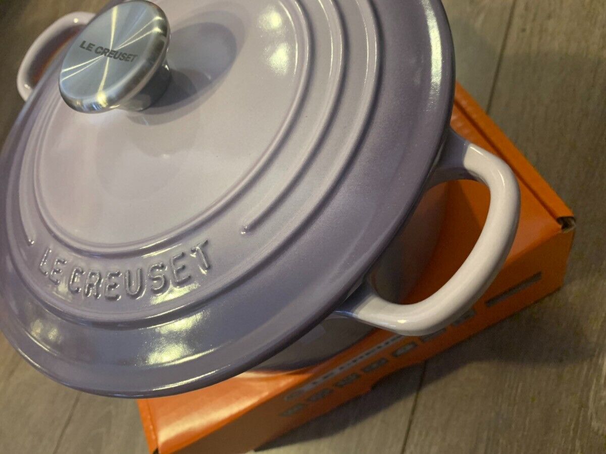 Le Creuset Blue bell purple 22cm 3.3L Cocotte Rondo Le Creuset Blue bell purple 22cm 3.3L Cocotte Rondo