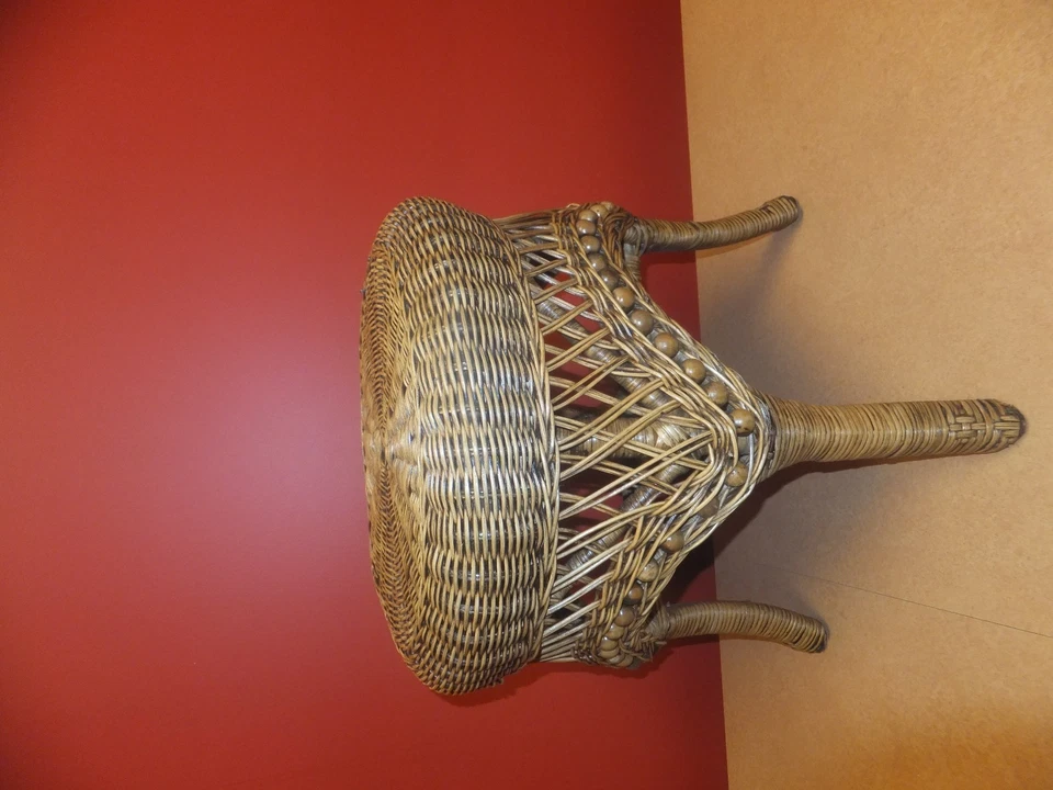 Wicker stool with beads - Image 2 of 4