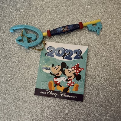Disney Store Opening Ceremony Key MICKEY & MINNIE 2022 mit Etikett