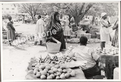 Foto Marktszene in Moshi-Arusha Tansania 1960s Kilimanjaro Afrika