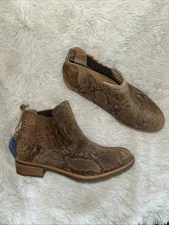 NWOB Sofft Suede Leather Pull On Booties Size 8M