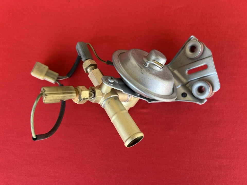 Válvula de control de calefacción con sensores Toyota Cressida 1983 fabricante de equipos originales Foto 2 de 4