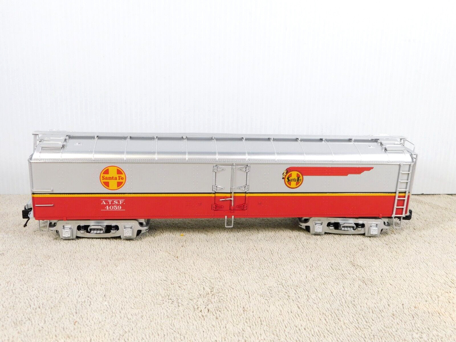 MTH 20-94557 Santa Fe R50B Express Reefer Car