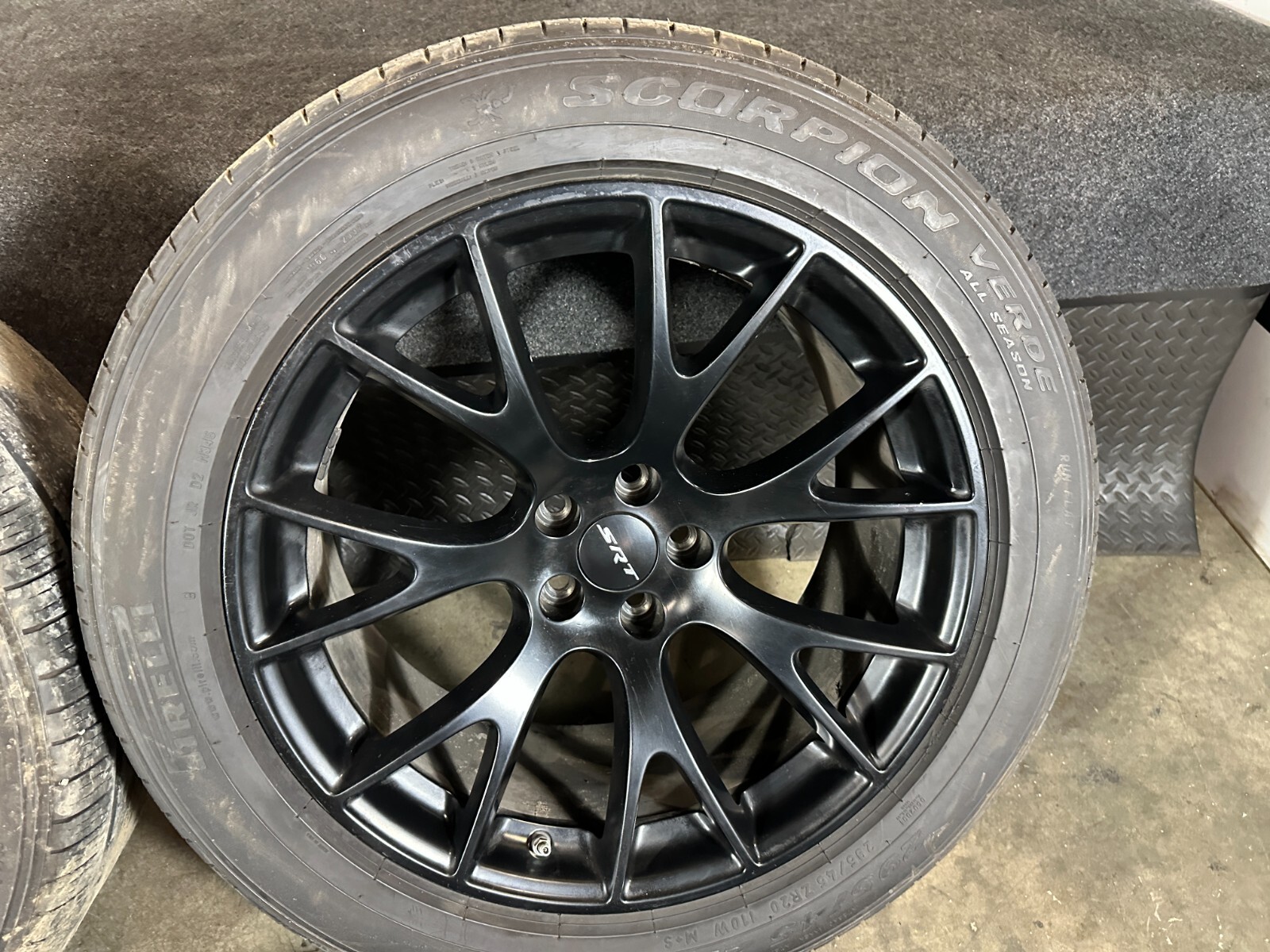 DODGE CHALLENGER SRT HELLCAT V8 6.2L 11-23 275/40 R20 20