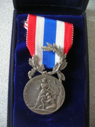 Ancienne médaille Police française couronne de laurier + épingle + boîte - Photo 1/3