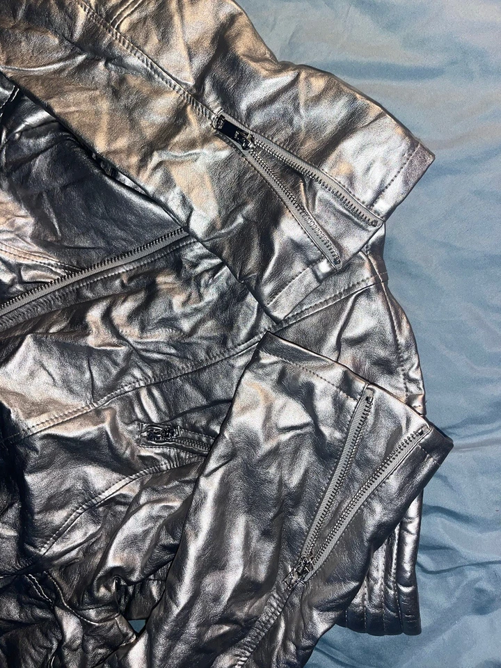 Jaqueta de motocicleta feminina Miss Selfridge prata metálica vegana couro sintético tamanho G - Imagem 3 de 4