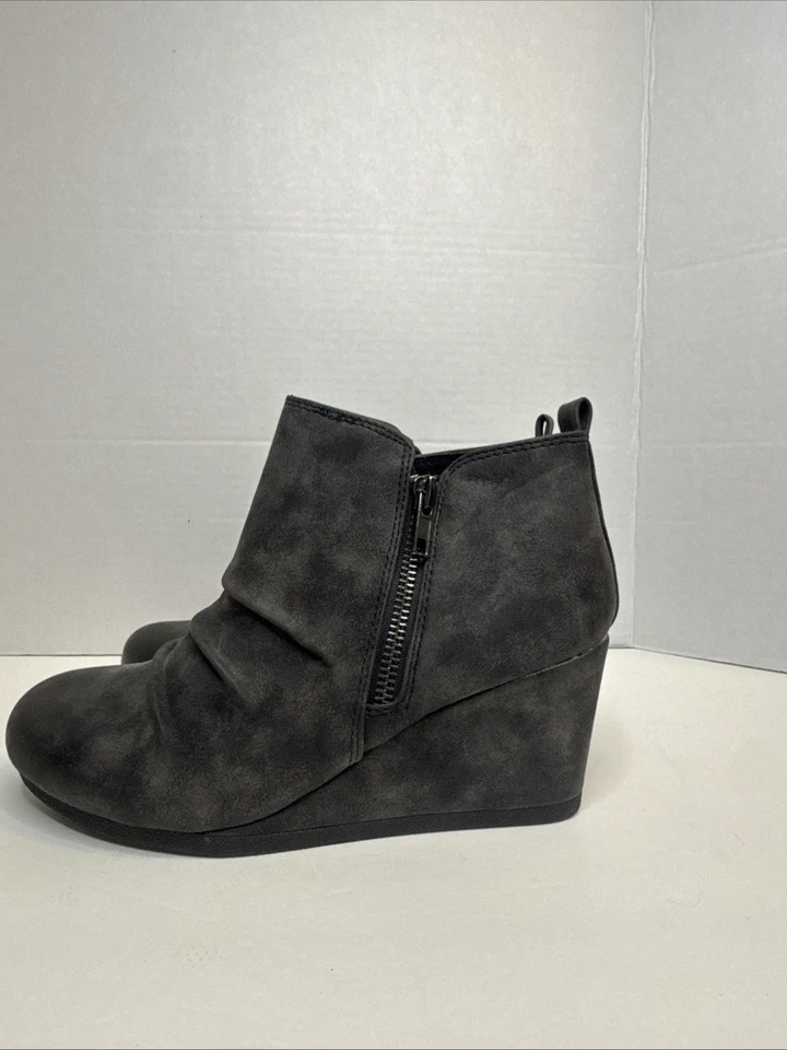 Maurices Tammy Gray Faux Leather Wedge Ankle Booties Side Zip Women’s Size 7M - Image 4 of 4
