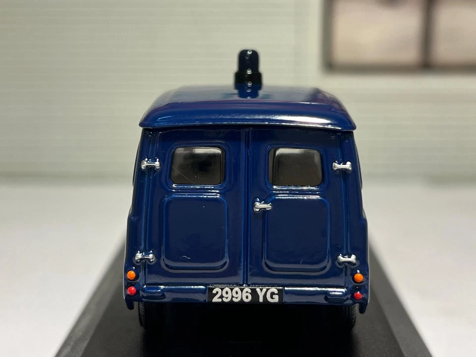 1:43 Scale Model Morris Minor 1000 Dog Van British Police West Riding Atlas 1975 - Image 4 of 4