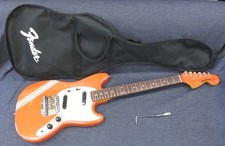 Guitarra Eléctrica Fender Japón Mustang MG73-CO FRD Fiesta Roja Hecha en Japón