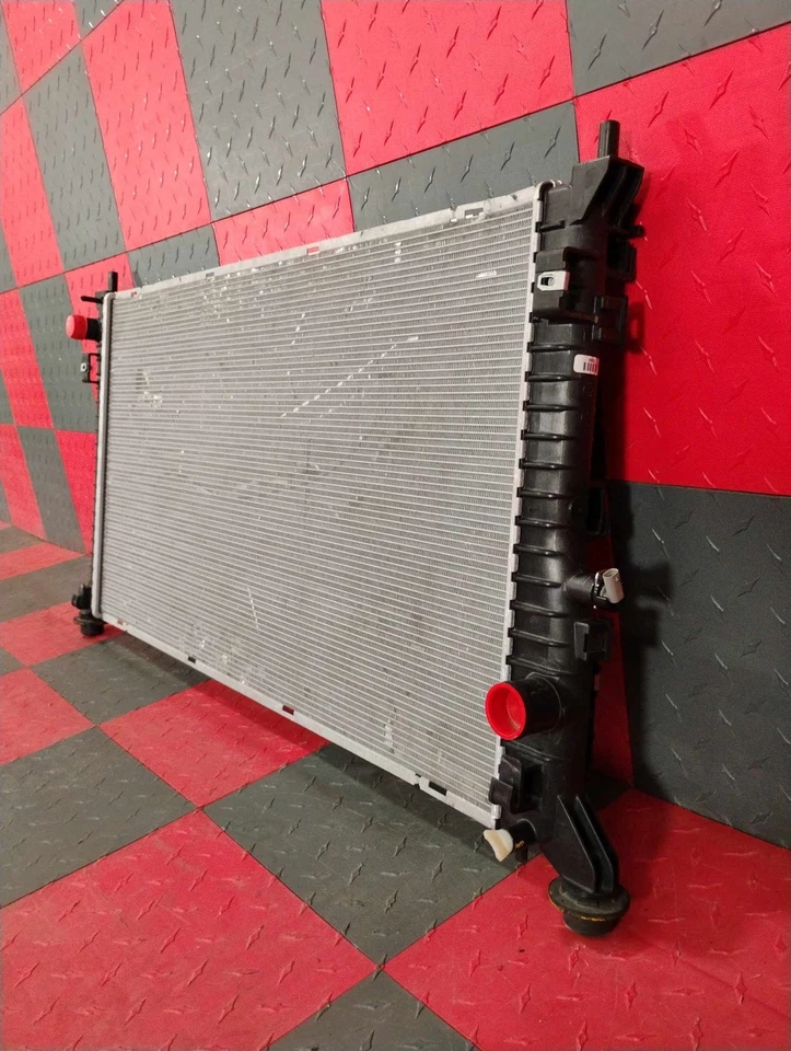 20-24 GMC Chevrolet Truck SUV 3,0 L diésel radiador principal (OEM 84943136) Foto 3 de 4