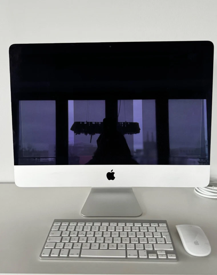 APPLE iMac mit 21,5  zoll LED Bildschirm mit Hintergrundbeleuchtung
