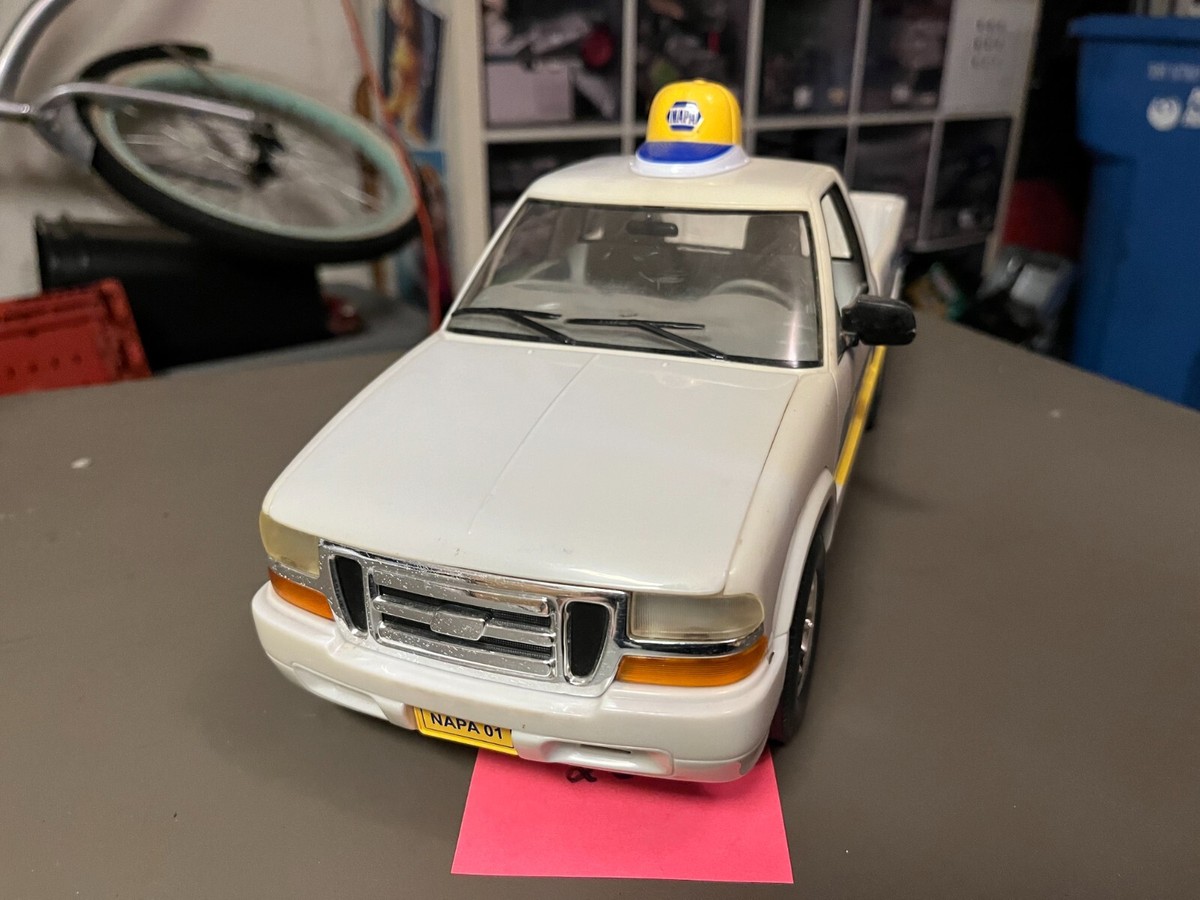 Vintage First Gear Napa Auto Parts Chevy S10 Toy Pickup SUPER RARE 