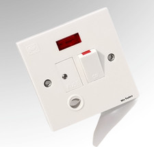 MK Spur Unit 1070 WHI 13a  Switched/Fused/Front Flex Outlet With Neon 