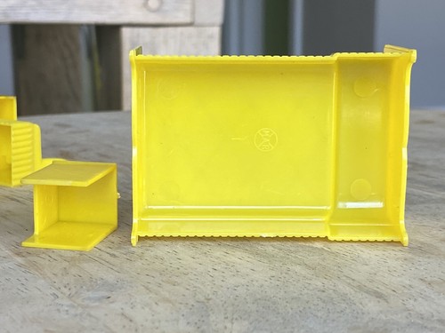 Marx BEDROOM SET Vintage Tin Dollhouse Furniture plastic yellow vanity sofa - Picture 18 of 24