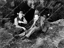 crp-20681 1941 Leslie Howard and co-stars film 49th Parallel crp-20681