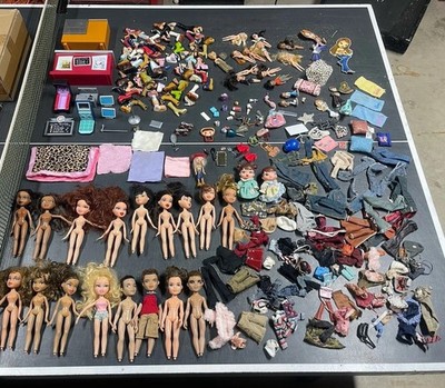 Large Bratz Doll Lot Original Clothing Shoes Accessories Y2K MGA Vintage Nice!
