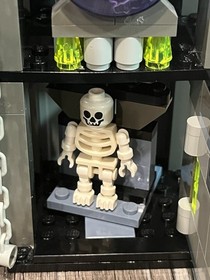 2002 LEGO Studios: Scary Laboratory Set #1382 90% Complete Used 4 Mini Figures