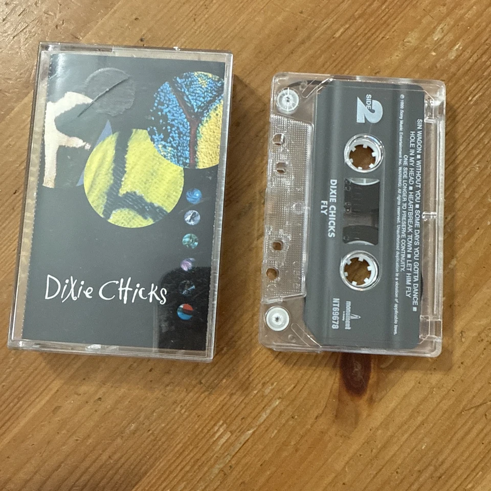 The Dixie Chicks Fly Cassette Tape monument 1999 country pop used good cond - Image 4 of 4