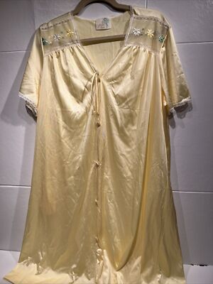 Vintage Jolie Two Womens yellow Lounge Robe Size L Floral Embroidered Button-Up