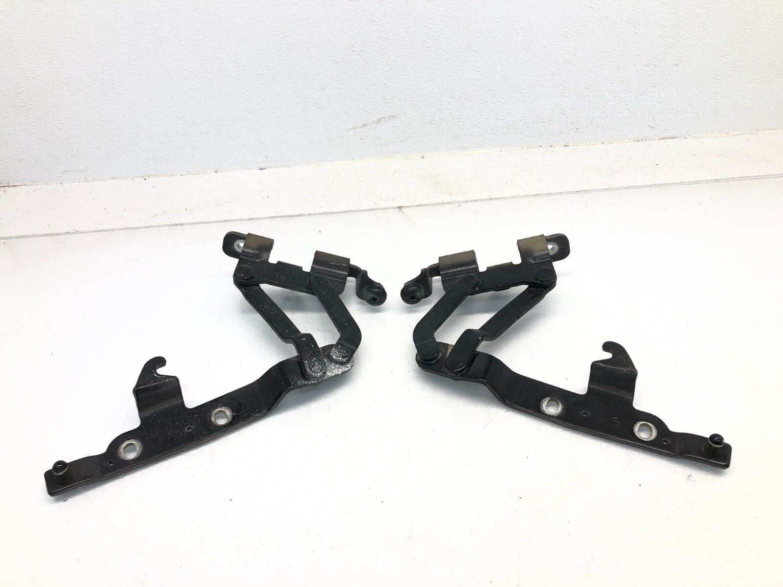 2008-2019 MASERATI GRANTURISMO S M145 LEFT RIGHT FRONT HOOD HINGE SET X2 OEM