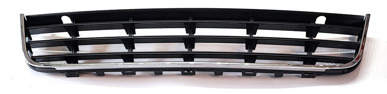 Grille de pare-choc VW Passat 3C B6 pour réparer une calandre cassée