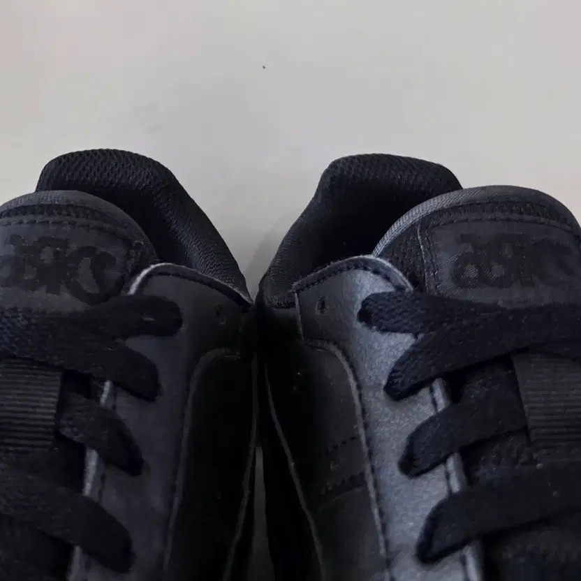 Asics Tiger Runner Triple Black Sneakers Men's Size 280 thumbnail 5