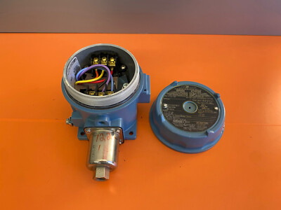 UE H122-156 Pressure Switch 0-100PSI 15A 480VAC 