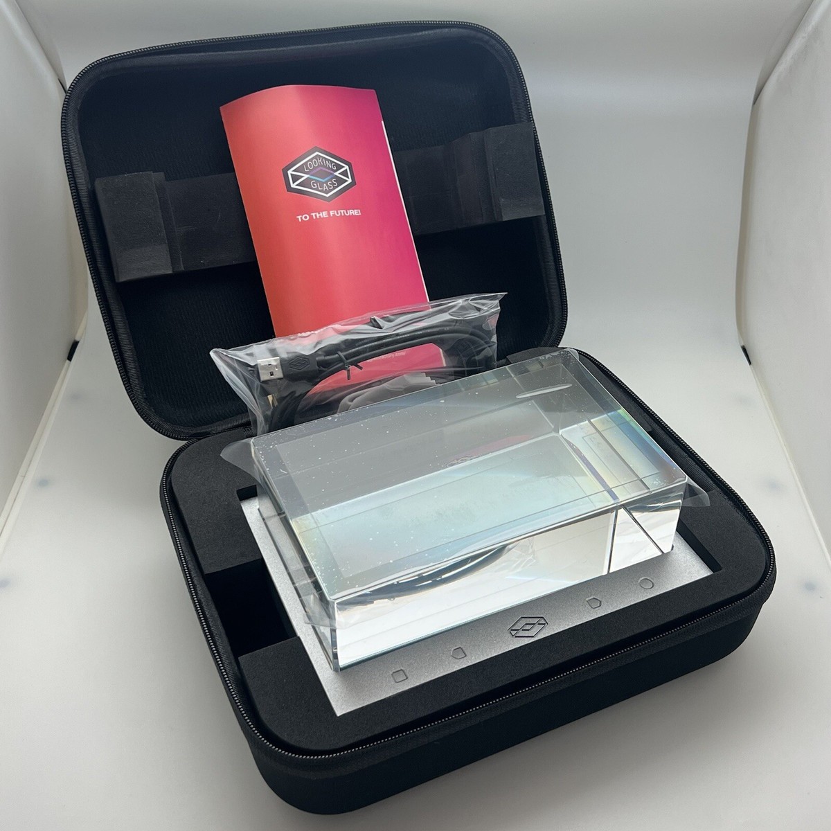 Looking Glass Holographic 3D Display 8.9” Residential Looking Glass Holographic 3D Display 8.9” Residential