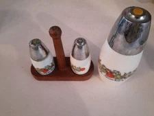Gemco Corelle Spice Excitement Salt/Pepper Shakers sugar jar and rack vintage