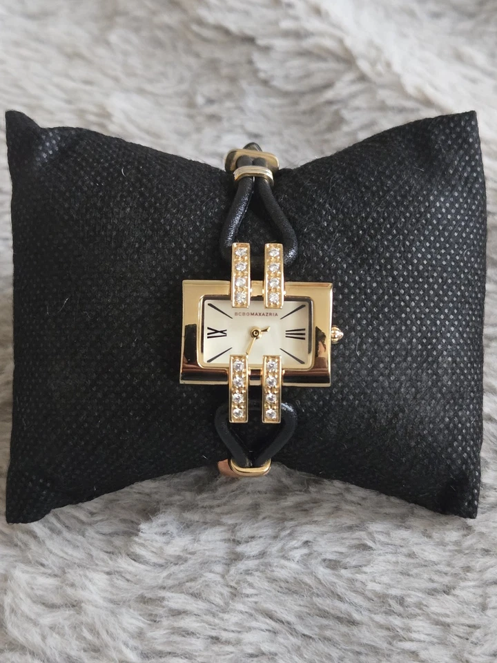 Reloj BCBG MAX AZRIA Con Diamantes De Imitación. Foto 3 de 4