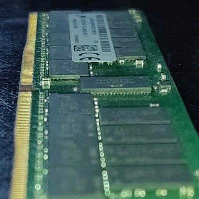Micron DDR4 16GB ECC Registered DIMM PC4-2666V 288-Pin Arbeitsspeicher