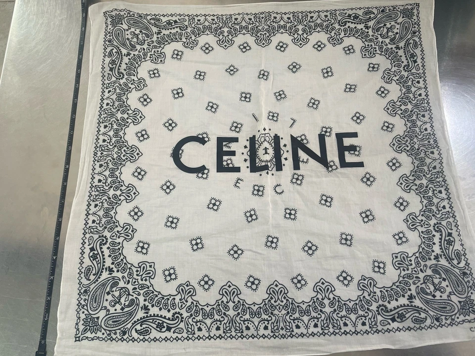 Bandana de algodón Celine 22 x 21 pulgadas 100 % algodón Foto 2 de 4