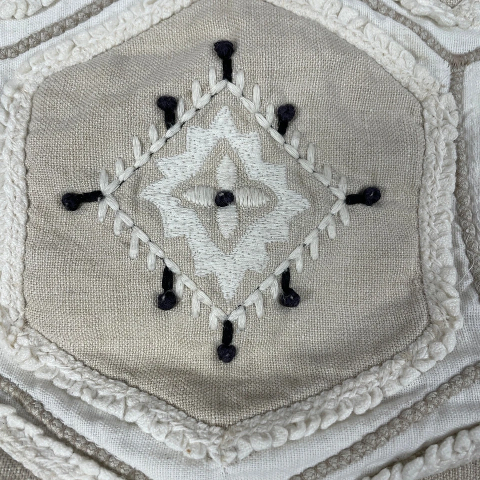 Funda de almohada con acento bordado Pottery Barn decoración geométrica de granja 18x18 Foto 2 de 4