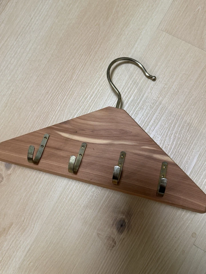 WOODLORE Madera Cedro Corbata y Cinturón Colgador Armario Organizador - Ambos Ganchos y Clavijas Foto 3 de 4